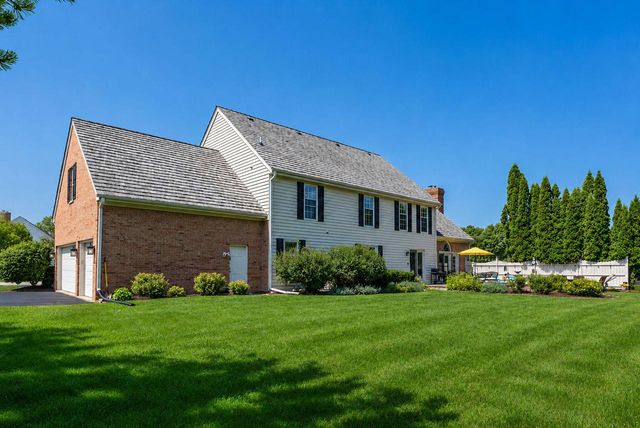 10434 N Haddonstone PLACE, Mequon, WI 53092