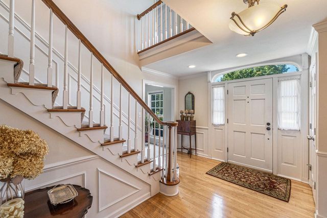 10434 N Haddonstone PLACE, Mequon, WI 53092
