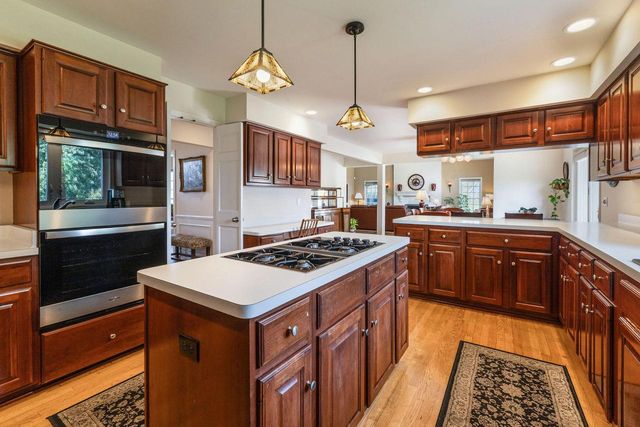 10434 N Haddonstone PLACE, Mequon, WI 53092