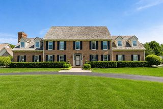 10434 N Haddonstone PLACE, Mequon, WI 53092