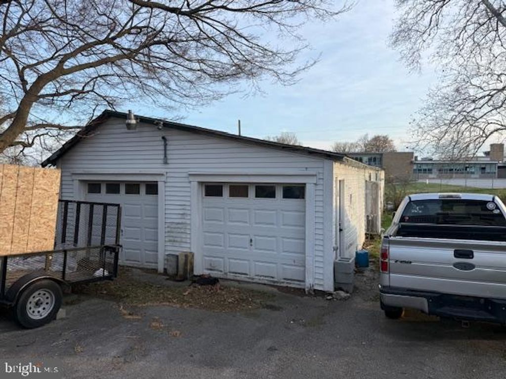 Image 1 of property listing at 226 E WINONA AVE, Norwood, PA 19074