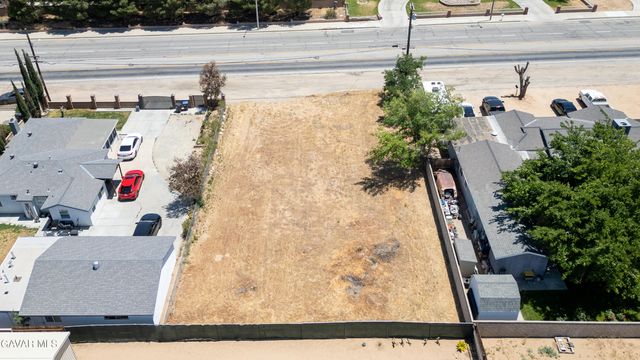 30 Stw Vic Avenue L4, Lancaster, CA 93535