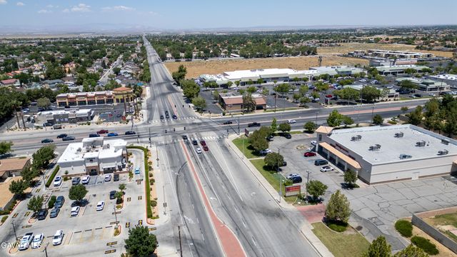 30 Stw Vic Avenue L4, Lancaster, CA 93535