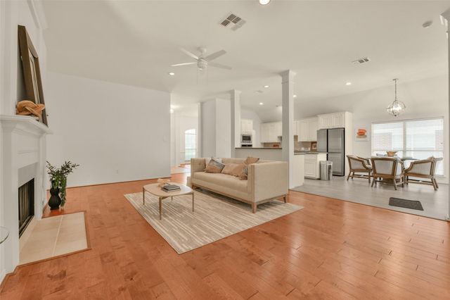 3006 Autumn Hills Court, Friendswood, TX 77546
