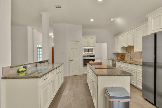 3006 Autumn Hills Court, Friendswood, TX 77546