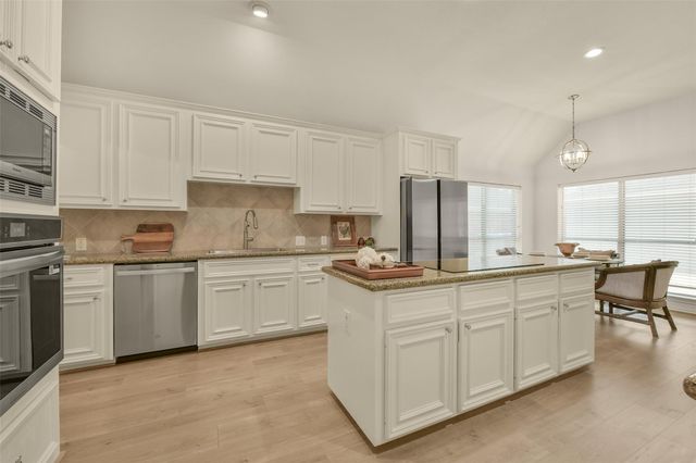 3006 Autumn Hills Court, Friendswood, TX 77546