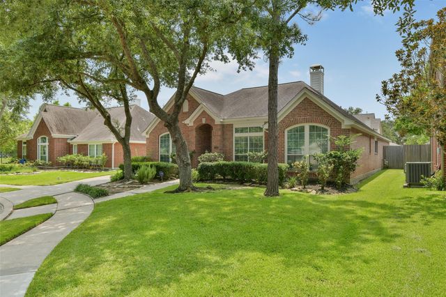 3006 Autumn Hills Court, Friendswood, TX 77546