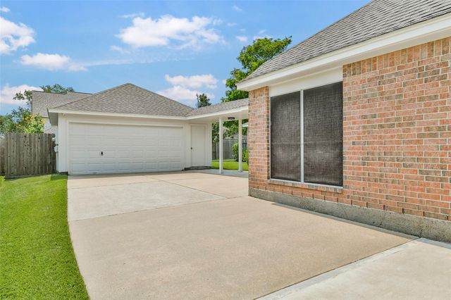 3006 Autumn Hills Court, Friendswood, TX 77546