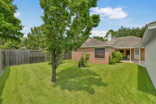 3006 Autumn Hills Court, Friendswood, TX 77546