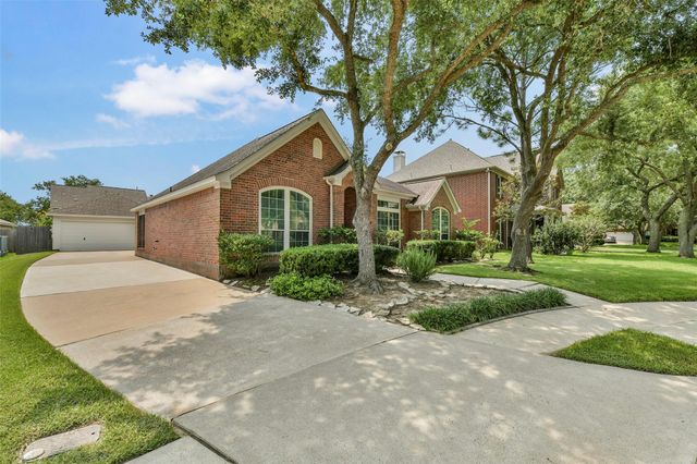 3006 Autumn Hills Court, Friendswood, TX 77546
