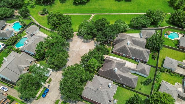 3006 Autumn Hills Court, Friendswood, TX 77546