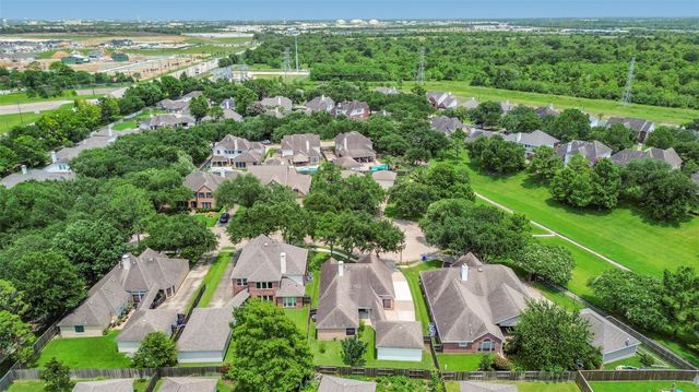 3006 Autumn Hills Court, Friendswood, TX 77546