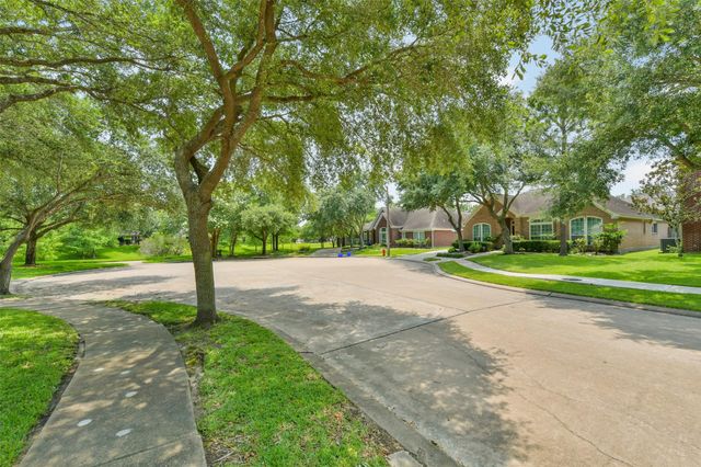 3006 Autumn Hills Court, Friendswood, TX 77546