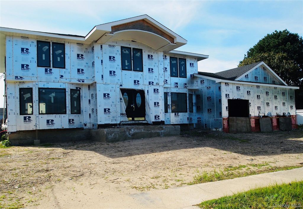 2 Skylark Road, Massapequa Park, NY 11762 — exterior