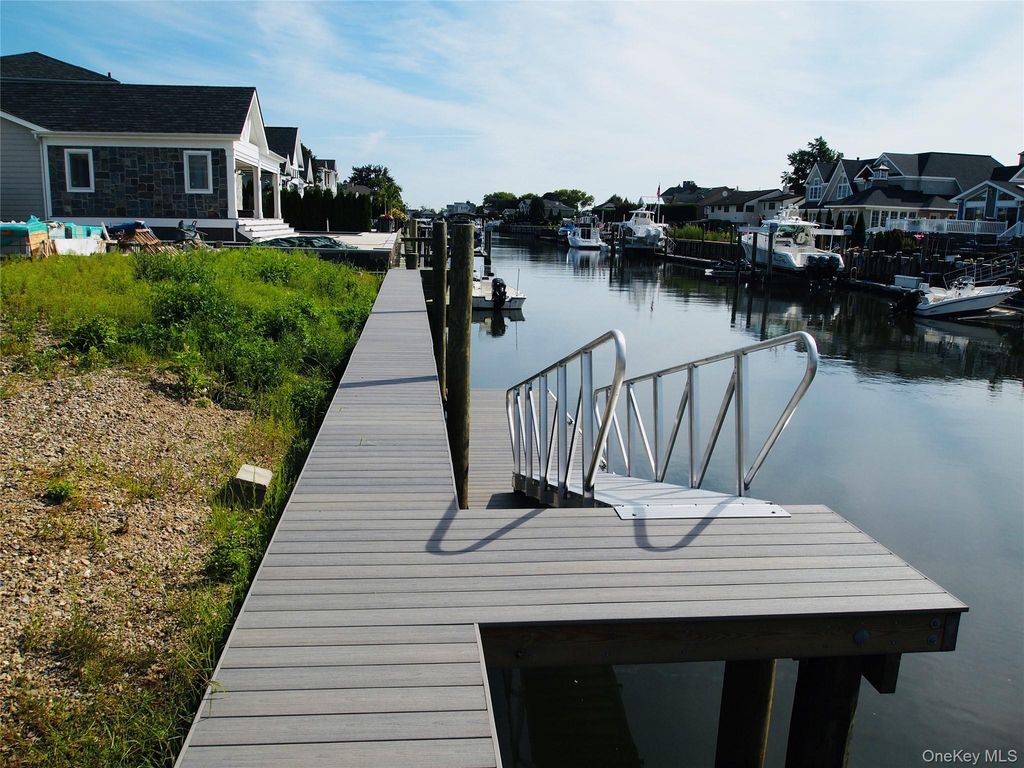 2 Skylark Road, Massapequa Park, NY 11762 — photo 3