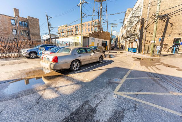 726 W Addison Street 3, Chicago, IL 60613