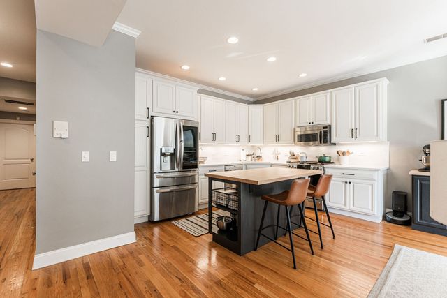 726 W Addison Street 3, Chicago, IL 60613