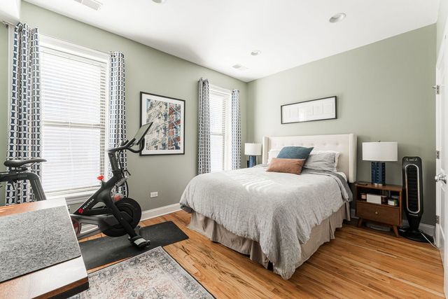 726 W Addison Street 3, Chicago, IL 60613