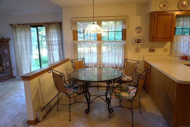 24 Green Woods Lane, Farmington, CT 06085