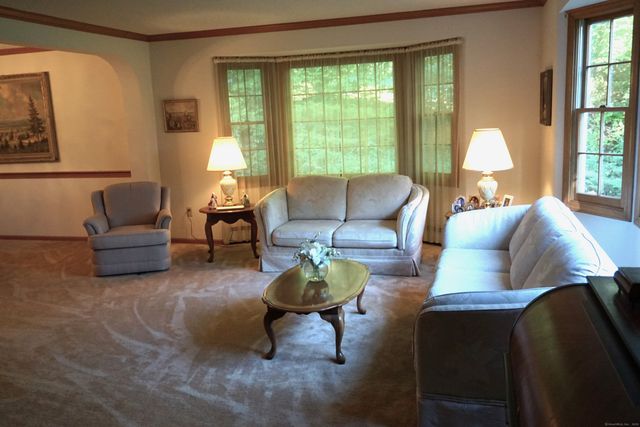 24 Green Woods Lane, Farmington, CT 06085