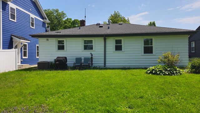 16 N Kenilworth Avenue, Mount Prospect, IL 60056