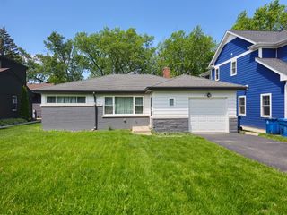 16 N Kenilworth Avenue, Mount Prospect, IL 60056