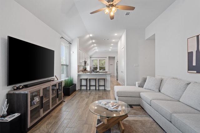 104 Arrowhead Mound RD, Georgetown, TX 78628