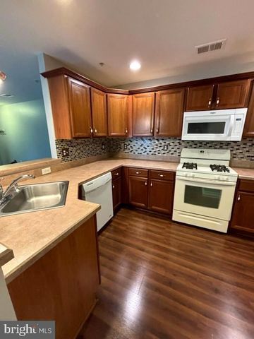 14 HIGHBRIDGE LN, West Deptford, NJ 08086