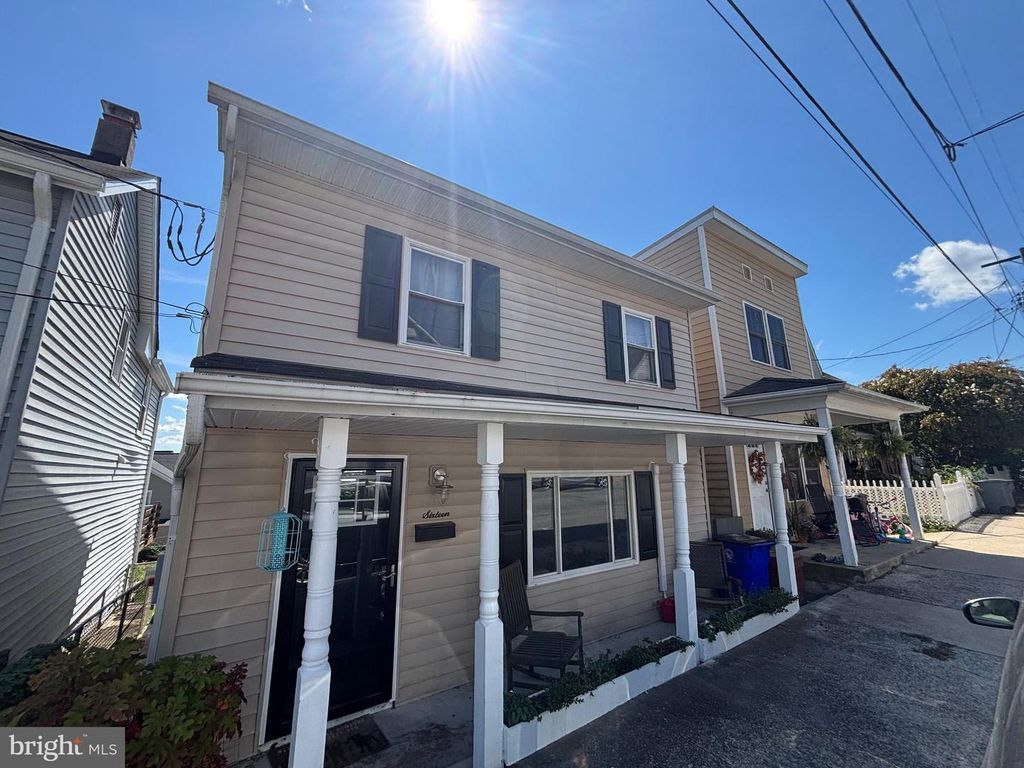 16 E C ST, Brunswick, MD 21716