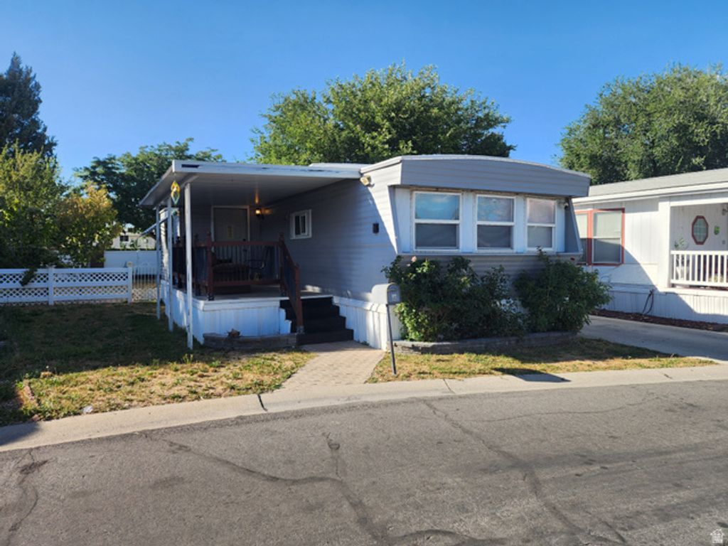 1126 W CARMELLIA DR, Taylorsville, UT 84123 — exterior