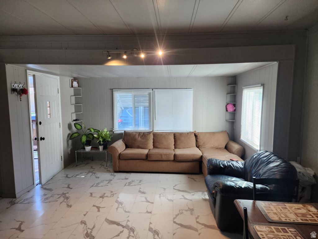 1126 W CARMELLIA DR, Taylorsville, UT 84123 — photo 3