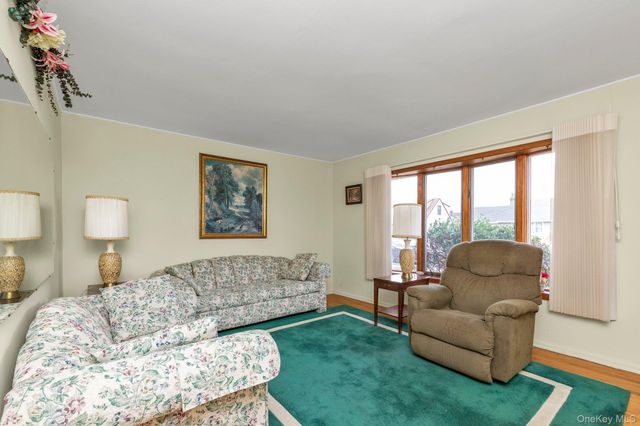 226 Lee Avenue, Hicksville, NY 11801