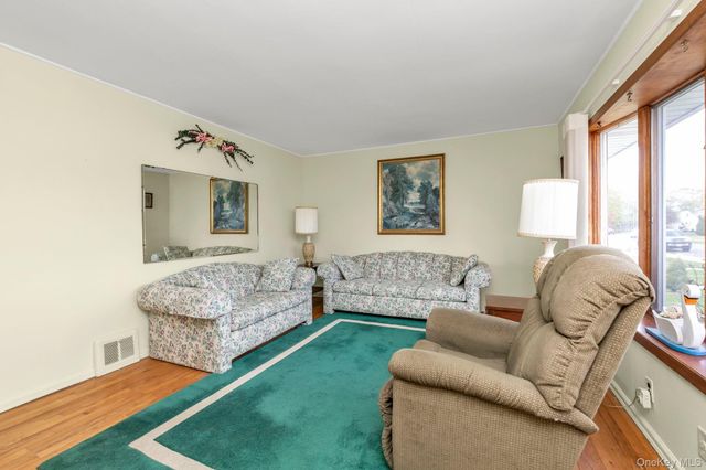 226 Lee Avenue, Hicksville, NY 11801