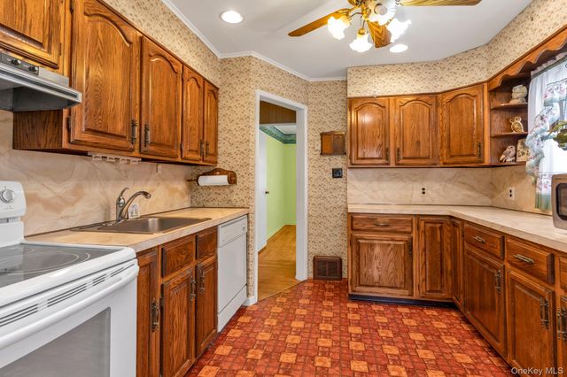 226 Lee Avenue, Hicksville, NY 11801