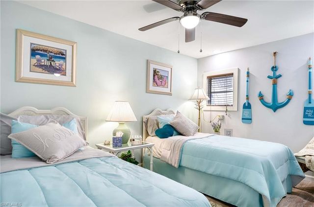 41 Sonderhen DR, Naples, FL 34114