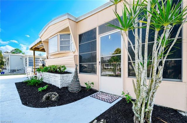 41 Sonderhen DR, Naples, FL 34114