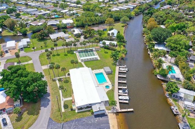 41 Sonderhen DR, Naples, FL 34114