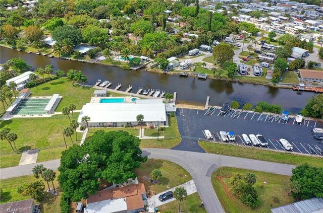 41 Sonderhen DR, Naples, FL 34114