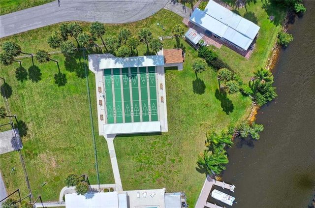 41 Sonderhen DR, Naples, FL 34114