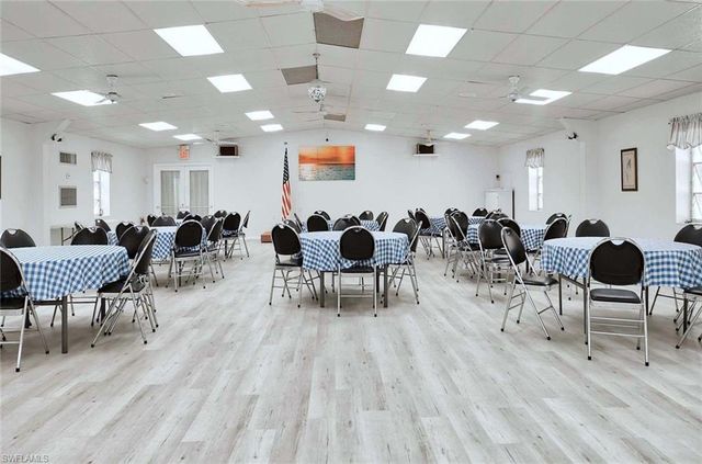 41 Sonderhen DR, Naples, FL 34114