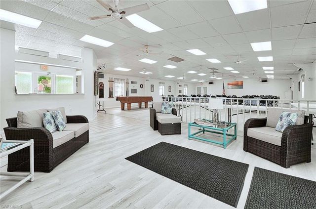 41 Sonderhen DR, Naples, FL 34114