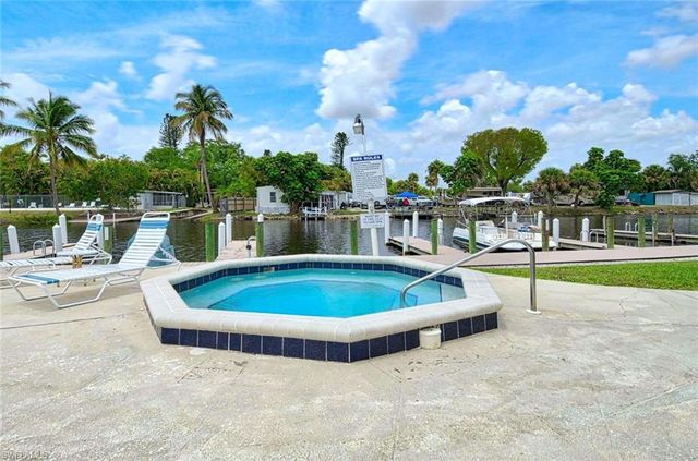 41 Sonderhen DR, Naples, FL 34114