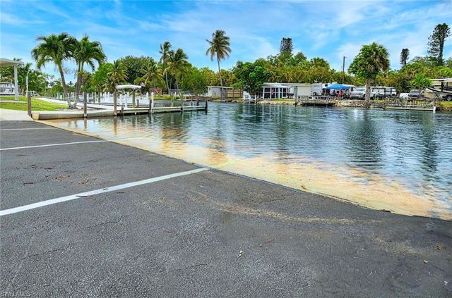 41 Sonderhen DR, Naples, FL 34114