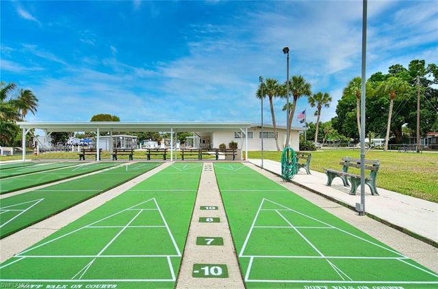 41 Sonderhen DR, Naples, FL 34114