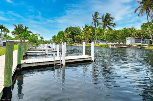 41 Sonderhen DR, Naples, FL 34114