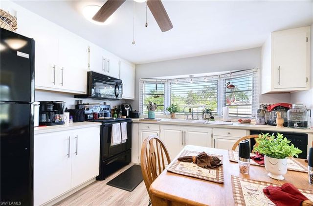 41 Sonderhen DR, Naples, FL 34114