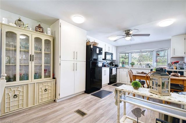 41 Sonderhen DR, Naples, FL 34114