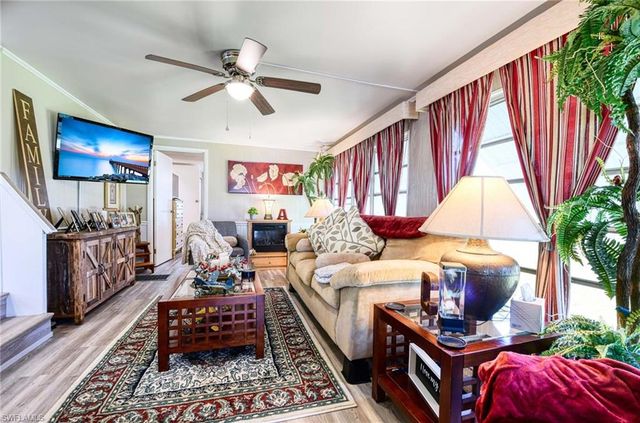 41 Sonderhen DR, Naples, FL 34114