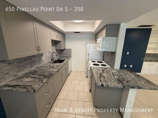 650 PINELLAS POINT DRIVE S 208, St Petersburg, FL 33705