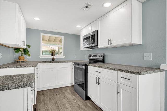 507 E 3rd Street, El Campo, TX 77437